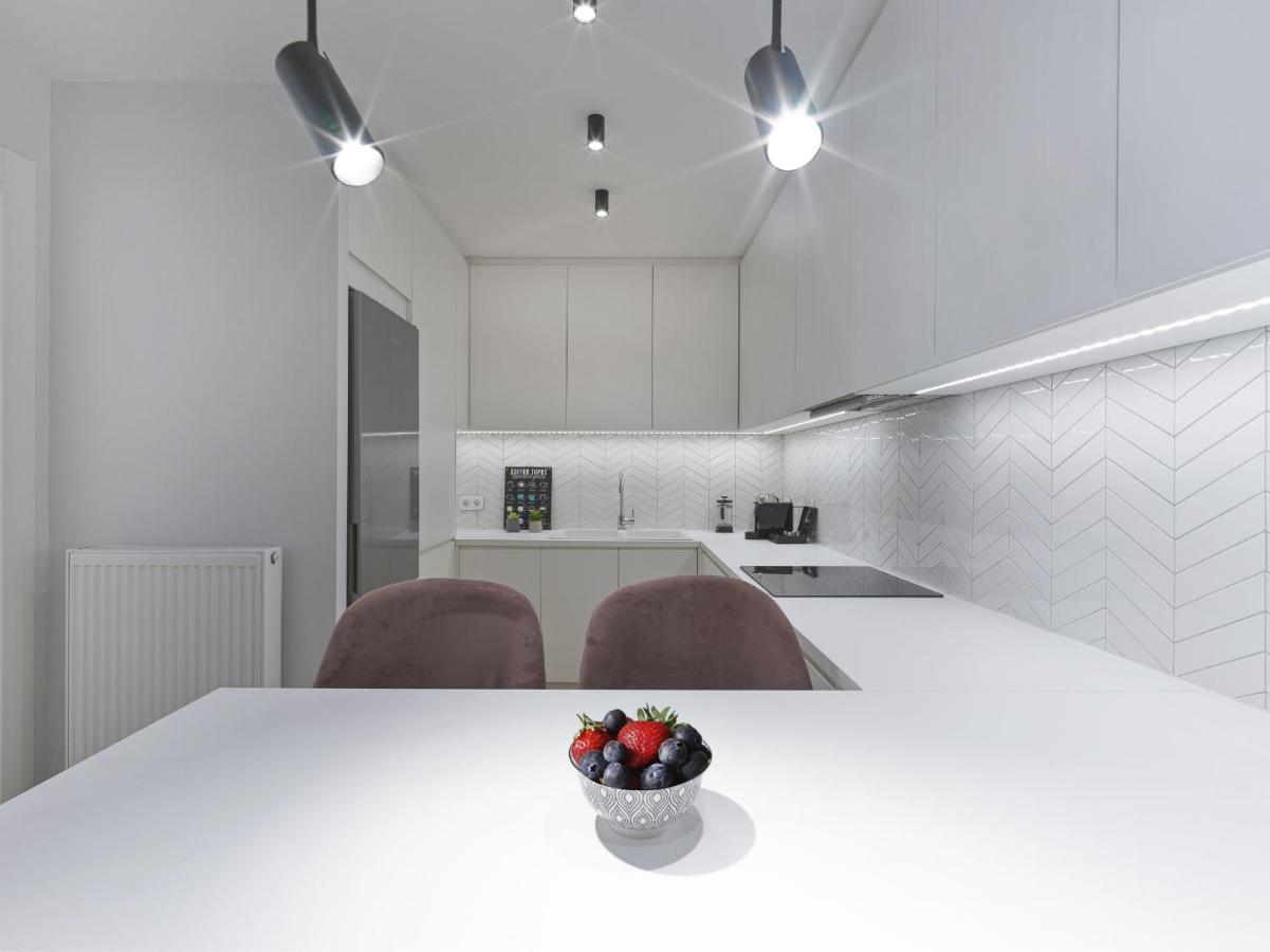 Fresh, New & Ready For You! Rnvtd Apt In Koukaki! Афины Экстерьер фото